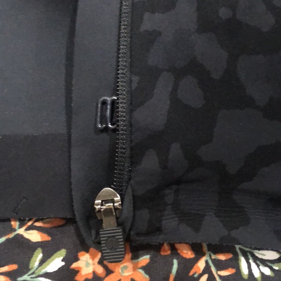 Lulu🍋 Enlite Bra Zip Front Formation Camo Deep Coal size 32DD - Picture 8 of 10